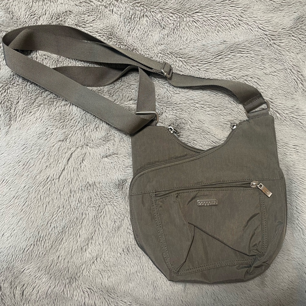 NWOT Baggalini Animal Print Pocket Crossover Crossbody Bag